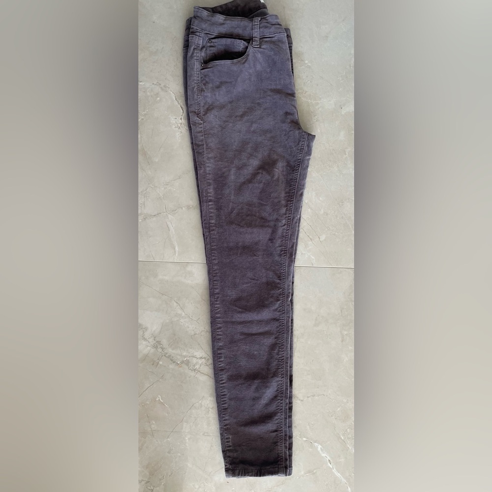 KENSIE Women’s Jeans Size Photos Grey Zip Fly Closure Straight Velvet Mid Rise - Picture 1 of 7